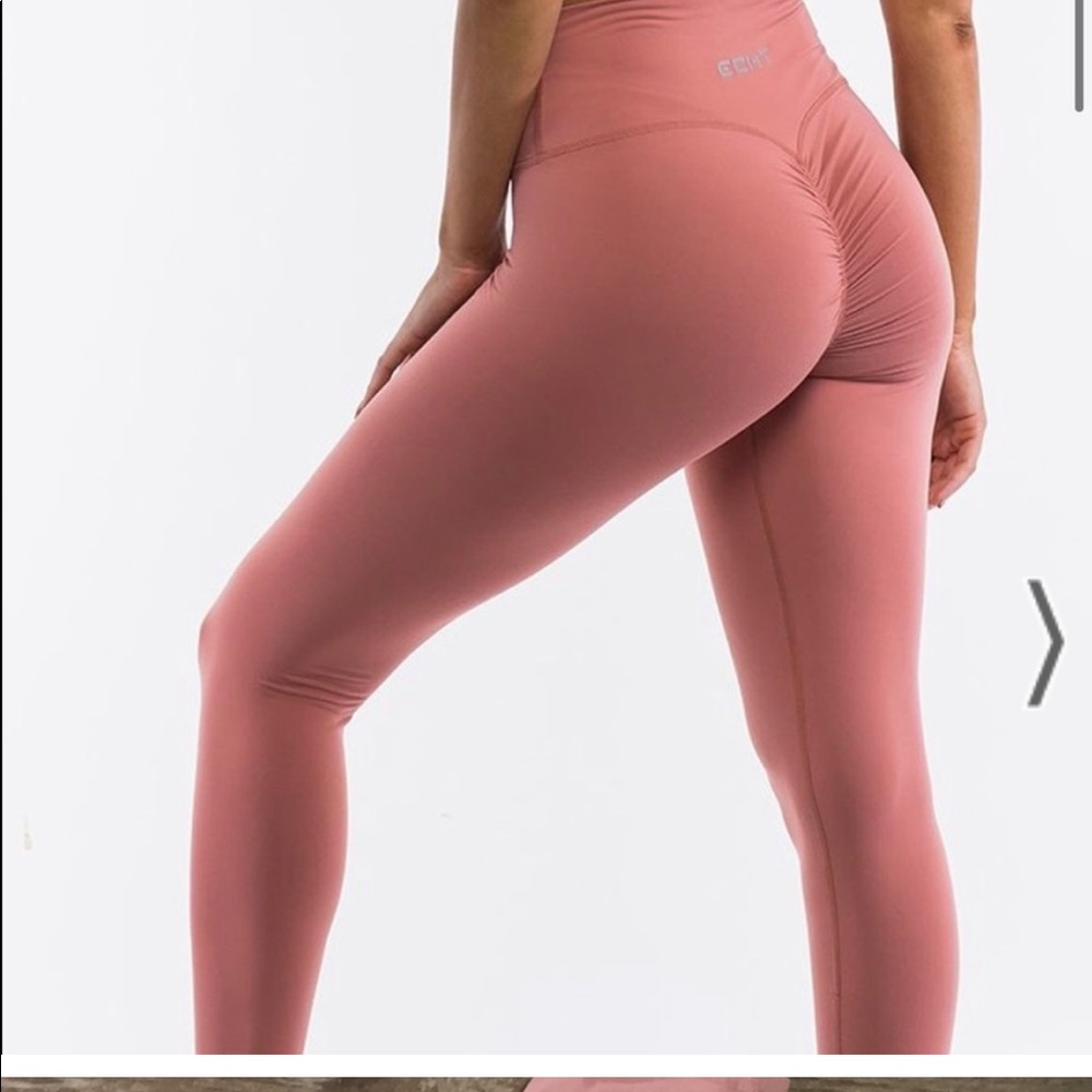 Echt scrunch leggings in pink, size small